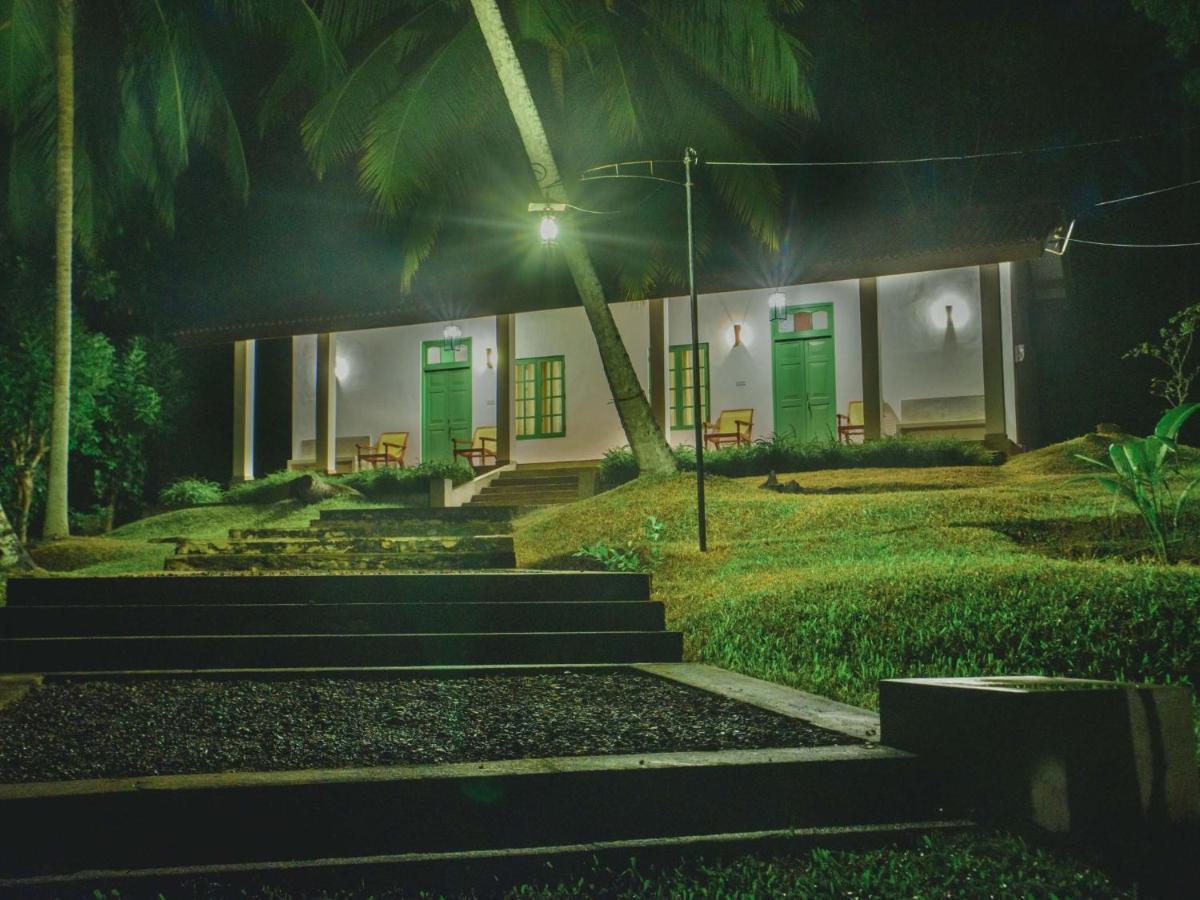 Thalpe Walawwa Heritage Villa Unawatuna Extérieur photo