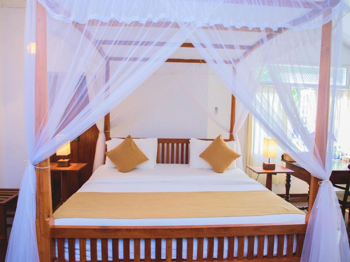Thalpe Walawwa Heritage Villa Unawatuna Extérieur photo