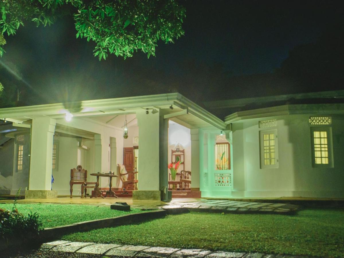 Thalpe Walawwa Heritage Villa Unawatuna Extérieur photo